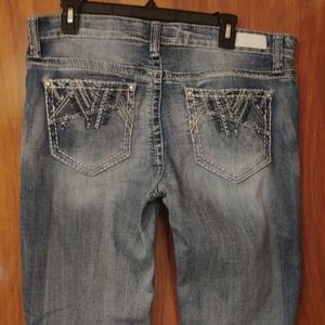 Daytrip Lynx skinny jeans. Great fading, pockets